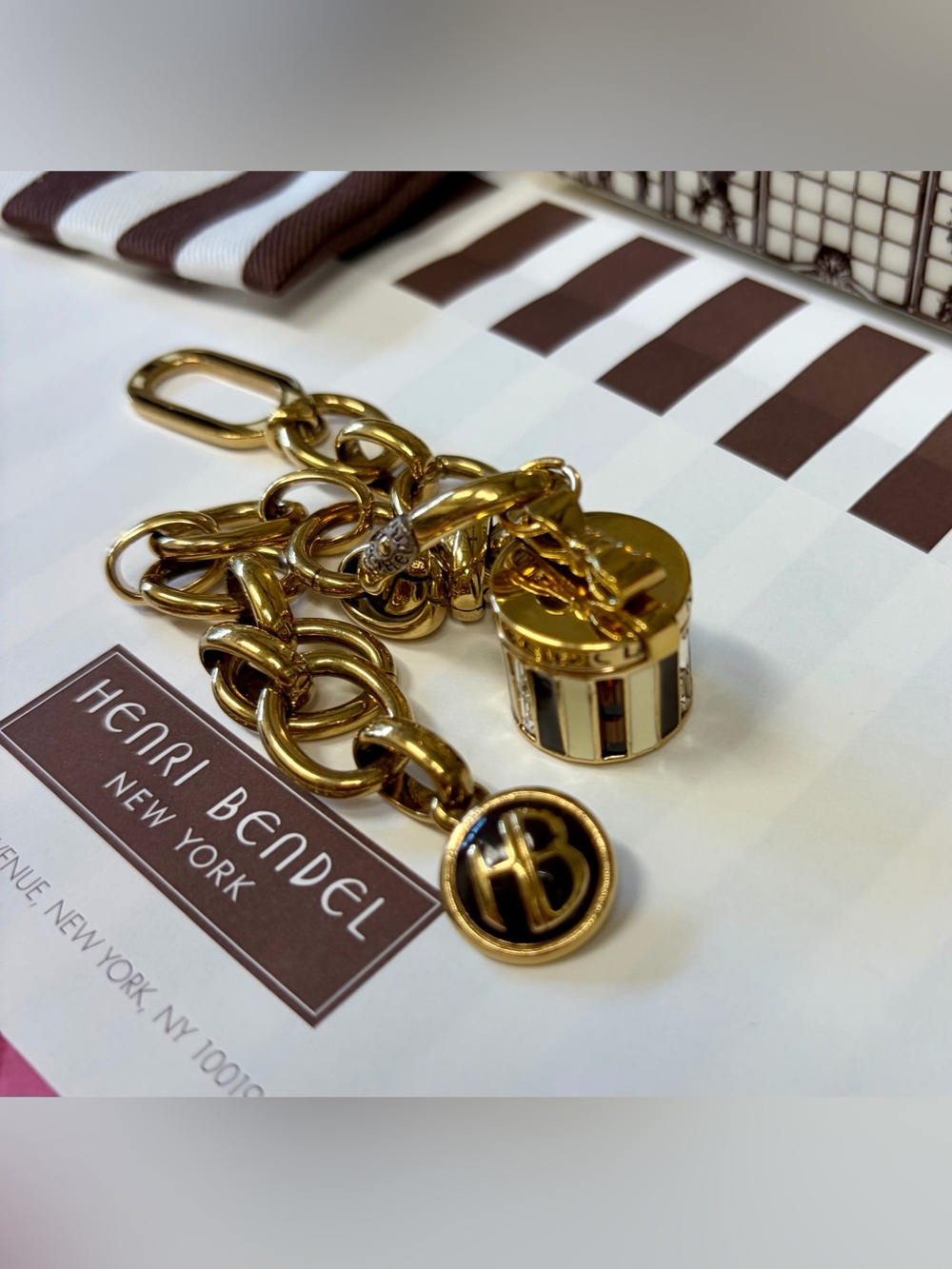 FULL INCLUSION NWOT HENRI BENDEL Iconic N.Y. Hat Box Gold-Tone Bracelet - Picture 7 of 14